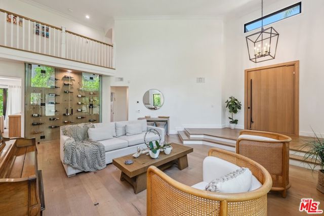 23180 Park Blanco, Calabasas CA: https://media.crmls.org/mediaz/39513f6c-1f1d-4b63-9e88-db53a2e38309.jpg