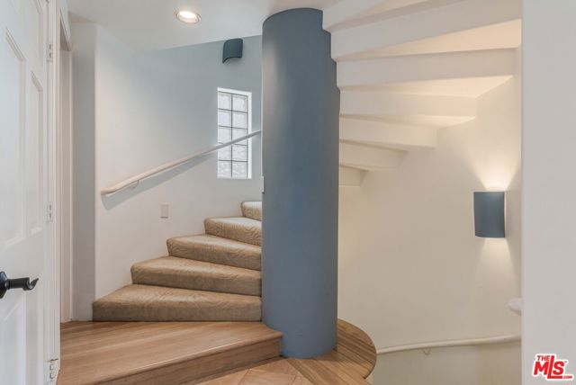4611 Roma Court, Marina del Rey CA: https://media.crmls.org/mediaz/3951553a-68bd-490f-a698-ec72a3127244.jpg