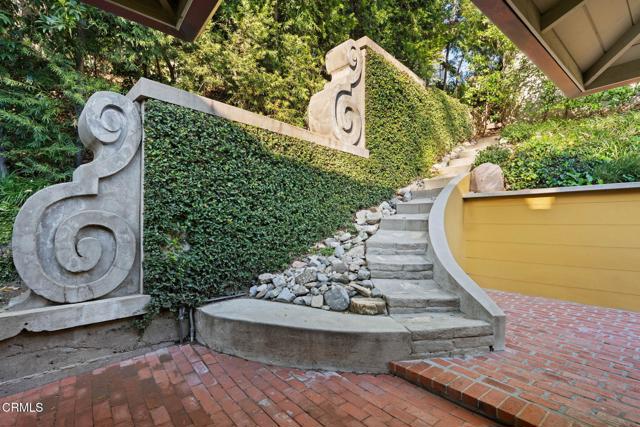 1010 Stoneridge Drive, Pasadena CA: https://media.crmls.org/mediaz/3951575e-adcd-4c99-a416-e29b665a7cf2.jpg