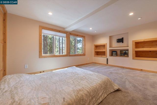 12255 Sierra Dr, Truckee CA: https://media.crmls.org/mediaz/3951ae22-e14b-423c-8d52-adcea5d096c6.jpg