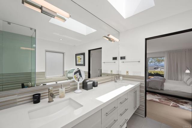 Detail Gallery Image 13 of 19 For 13936 Mira Montana Dr., Del Mar,  CA 92014 - 4 Beds | 2/1 Baths