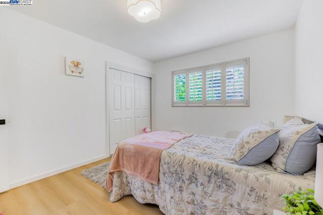 Image 33 of 58 For 1848 Trym St