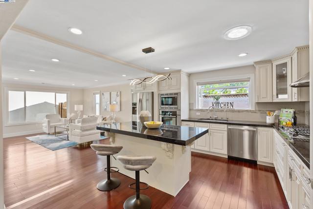 12763 Camrose Ave, Saratoga CA: https://media.crmls.org/mediaz/3952b882-105b-4d96-b140-d9a32f7b8591.jpg