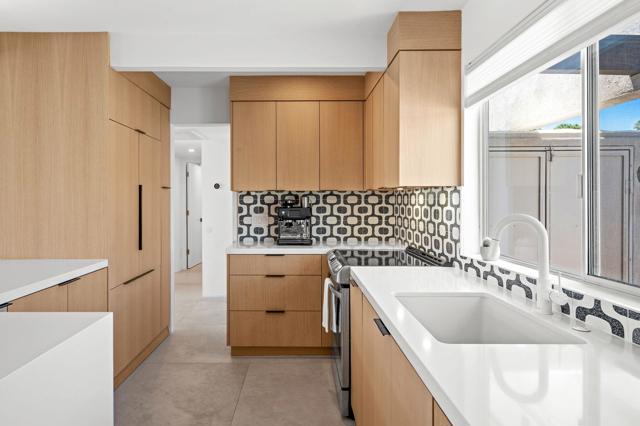 1740 N Via Miraleste, Palm Springs CA: https://media.crmls.org/mediaz/3953b790-7ae4-403b-94a9-1d6dc5f2d9c8.jpg