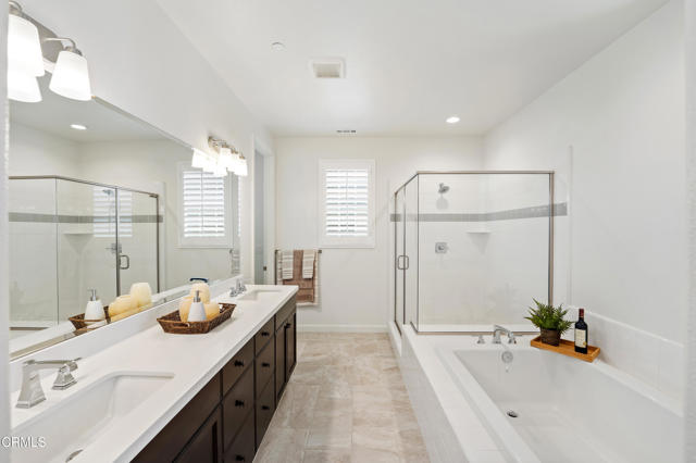 1521 Thorpe Trail, Oxnard CA: https://media.crmls.org/mediaz/395441f0-e8c1-4004-bb21-efc6f000b8cc.jpg