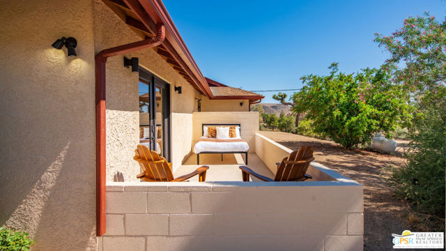 53655 Annie Oakley Road, Pioneertown CA: https://media.crmls.org/mediaz/39545328-c8d8-4e3a-9eb3-03e7c4b6219c.jpg