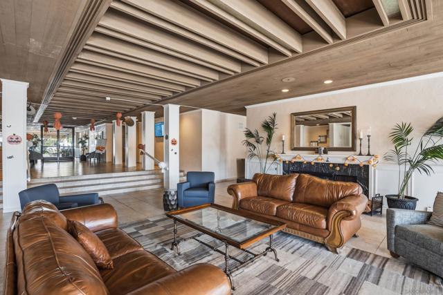 1885 Diamond St, San Diego CA: https://media.crmls.org/mediaz/39548dbe-4236-4aef-ace6-26c12ccc8afd.jpg