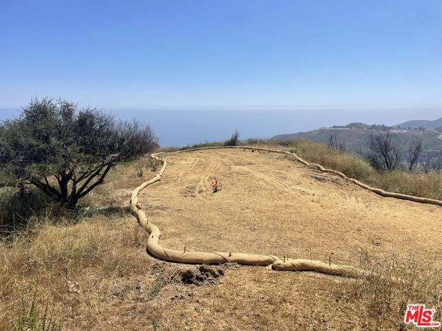 2195 E Little Las Flores Road, Topanga CA: https://media.crmls.org/mediaz/3954ceec-9ef4-4965-acf2-d4cade319670.jpg