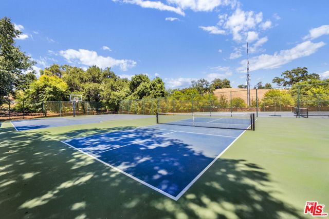 23473 Palm Drive, Calabasas CA: https://media.crmls.org/mediaz/3954eec4-0df6-4246-b41b-b1fb6d9825b7.jpg