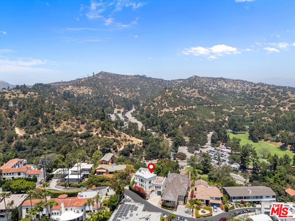 https://media.crmls.org/mediaz/3955e47e-969b-483e-9a80-64d0cd095447.jpg?preset=X-Large