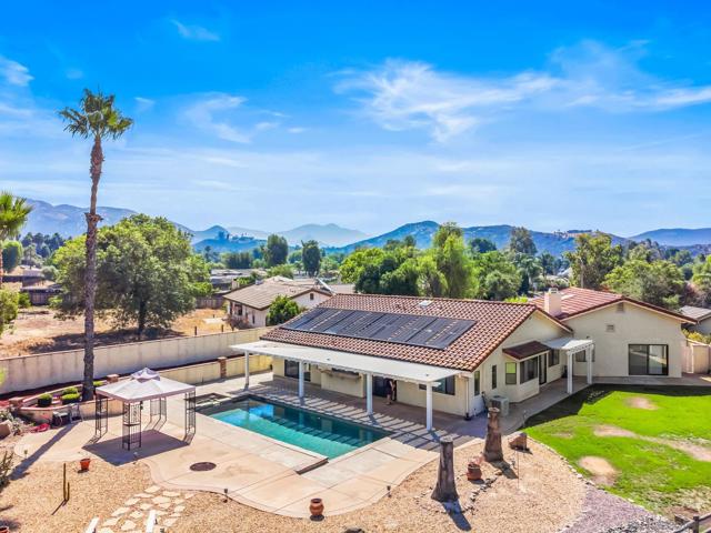 16345 Bassett Ct, Ramona CA: https://media.crmls.org/mediaz/3955e797-380f-4810-86ff-83f384ace3ad.jpg