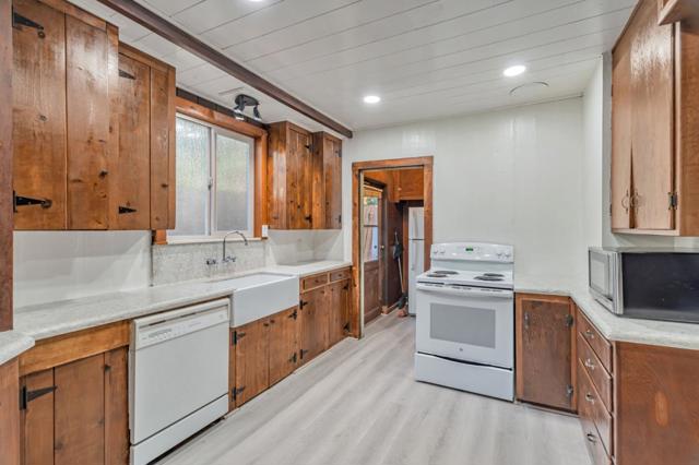 300 More Drive, Boulder Creek CA: https://media.crmls.org/mediaz/39560f90-6fb4-4bf4-b6dd-b2862bac6f5e.jpg