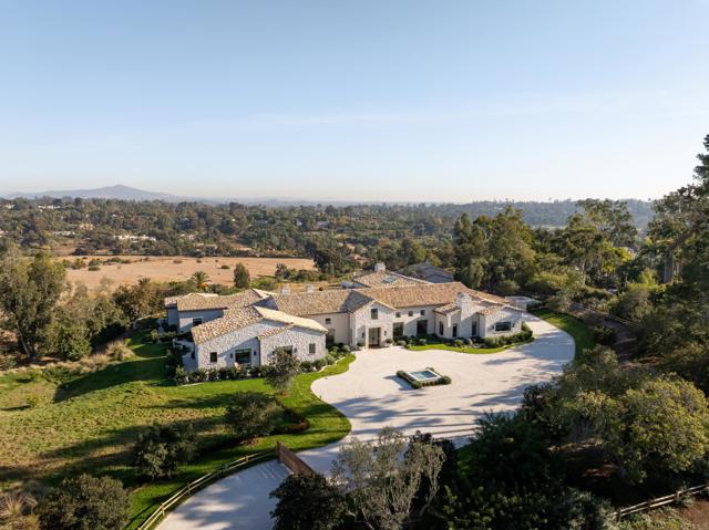 17845 Via de Fortuna, Rancho Santa Fe CA: https://media.crmls.org/mediaz/395631d3-4a2c-42a3-8c7a-470032837b02.jpg