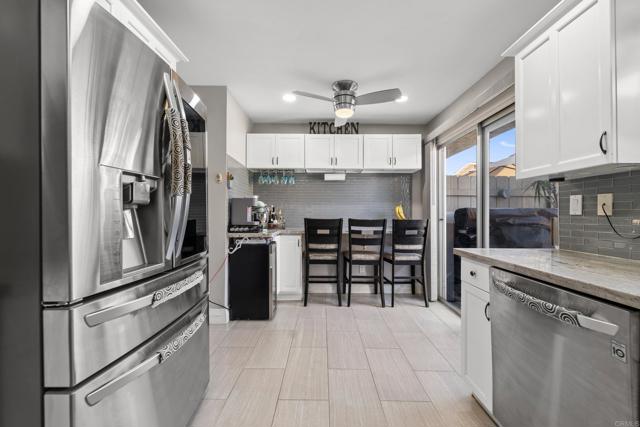 Detail Gallery Image 6 of 25 For 303 S Mollison Ave #3,  El Cajon,  CA 92020 - 2 Beds | 1/1 Baths