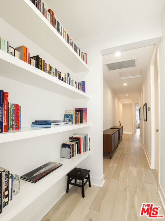 1741 S S Marvin Ave, Los Angeles CA: https://media.crmls.org/mediaz/39583820-39b5-4953-b3a4-44f0b47ee294.jpg
