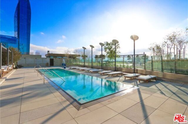889 Francisco Street, Los Angeles CA: https://media.crmls.org/mediaz/3958761b-ed1e-44f9-9dc4-0eb9ebc21375.jpg