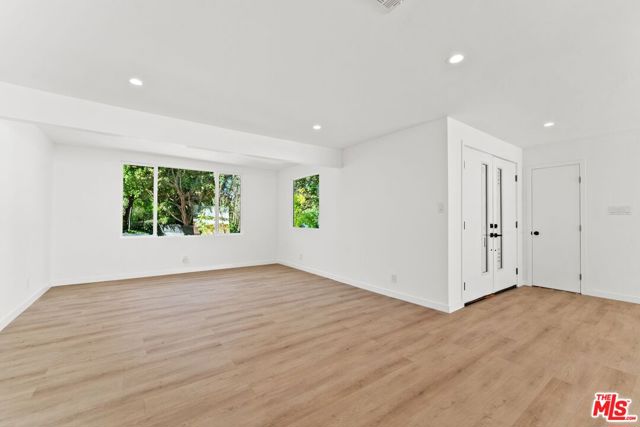 4800 Topeka Drive, Tarzana CA: https://media.crmls.org/mediaz/3958bcb0-771a-41ed-8b16-8e3a6486b3bc.jpg