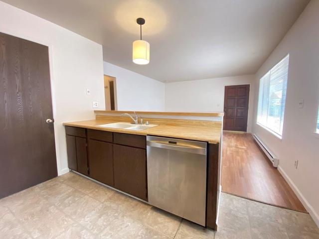 136 Market Street, Santa Cruz CA: https://media.crmls.org/mediaz/39596483-1264-4192-845d-e367cedc775b.jpg