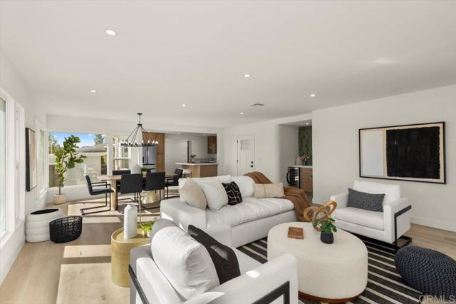 874 Hacienda Drive, El Cajon CA: https://media.crmls.org/mediaz/3959aff1-2632-466b-80b3-68e5ed809a2d.jpg