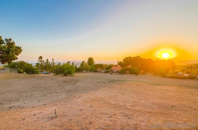 14442 Ranch Trail Drive, El Cajon CA: https://media.crmls.org/mediaz/395a1cd1-b124-4d48-8b8a-0b280153b91e.jpg