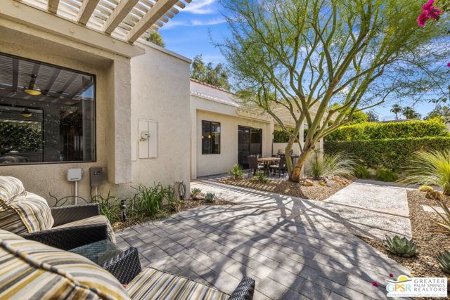 747 Inverness Drive, Rancho Mirage CA: https://media.crmls.org/mediaz/395a4c76-244f-4f2d-97fb-b3cf3617814e.jpg