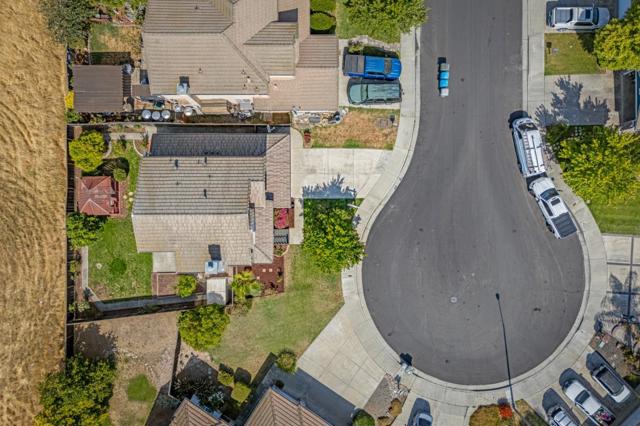 9082 Spencer Court, Gilroy CA: https://media.crmls.org/mediaz/395a705c-4705-42b7-81d8-91d1ca671d2b.jpg