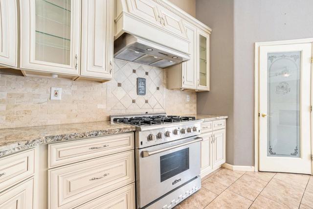 8736 Glacier Point Drive, Stockton CA: https://media.crmls.org/mediaz/395acb27-1b69-48d9-9b97-c9e53fcb3fb4.jpg