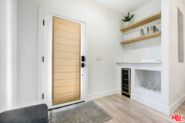 2506 Zorada Drive, Los Angeles CA: https://media.crmls.org/mediaz/395b396a-587d-42c7-a7a3-60dd1f66558f.jpg