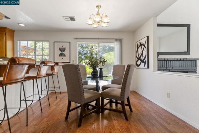 1015 Hidden Oak Ct, Concord CA: https://media.crmls.org/mediaz/395b91b2-e4cc-4e49-86ad-97b00c258b58.jpg