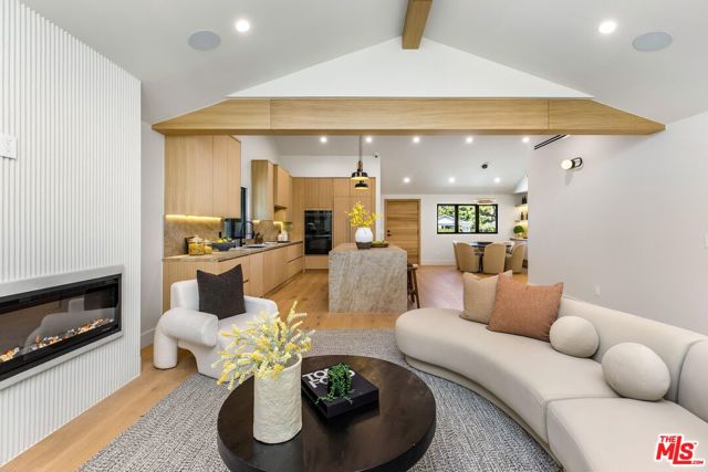 5305 Allott Avenue, Sherman Oaks CA: https://media.crmls.org/mediaz/395c4c01-a177-40af-a3a3-3319eed3b843.jpg