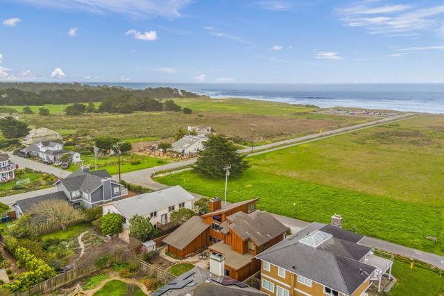 861 Railroad Avenue, Half Moon Bay CA: https://media.crmls.org/mediaz/395c73c0-a972-414f-96e9-e2bf9091cf9c.jpg