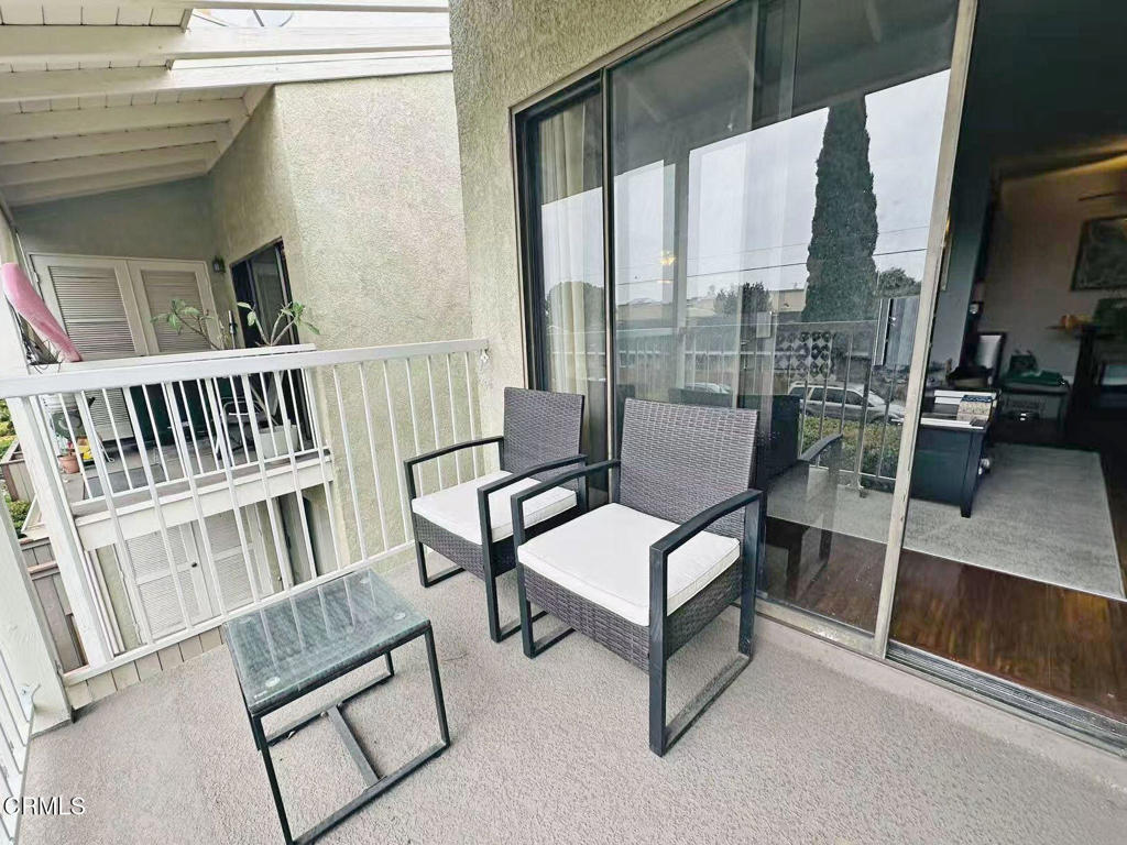 https://media.crmls.org/mediaz/395ca011-7eb2-4d52-83e4-a075195efe42.jpg?preset=X-Large