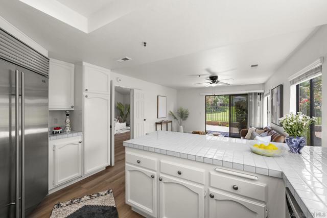 1894 Spyglass Cir, Vista CA: https://media.crmls.org/mediaz/395dba34-3c87-4b44-8155-f722c8d6525e.jpg