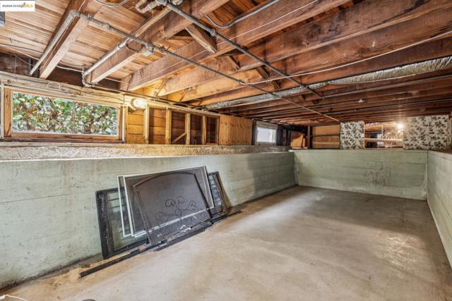 419 43rd St., Oakland CA: https://media.crmls.org/mediaz/395dc7a8-8ecc-4dd1-b119-662f0e3dccdf.jpg