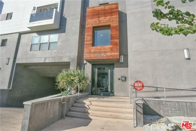 11925 Kling Street, Valley Village CA: https://media.crmls.org/mediaz/395de0d9-753b-45c0-b724-c35a183a7dca.jpg