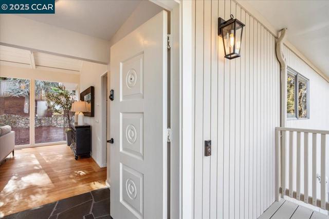 3503 Highland Ave, Redwood City CA: https://media.crmls.org/mediaz/395df63e-1ac9-4a44-8dc3-a4042a65fa76.jpg