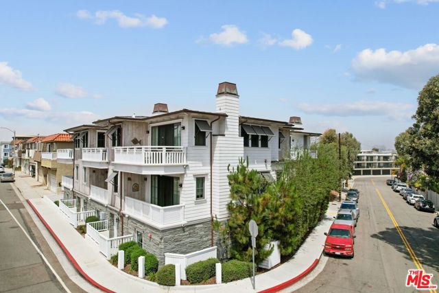 760 CENTER Place, Manhattan Beach, California 90266, 3 Bedrooms Bedrooms, ,3 BathroomsBathrooms,Residential,Sold,CENTER,22173585