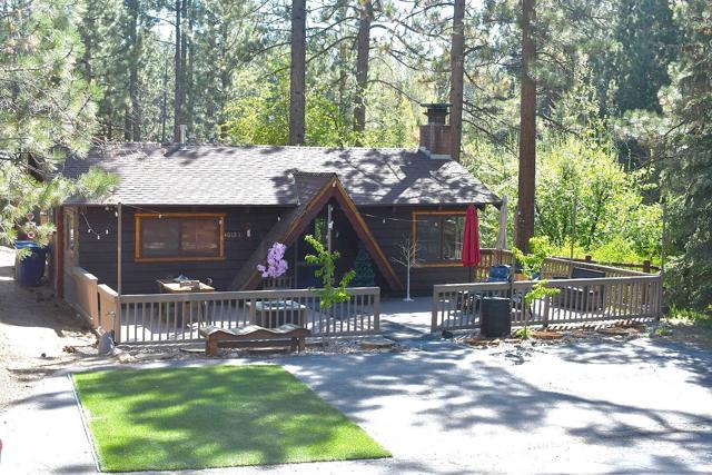 40123 Hillcrest Drive, Big Bear CA: https://media.crmls.org/mediaz/395e0a9b-38a2-435e-b2cd-797ab194e8e4.jpg