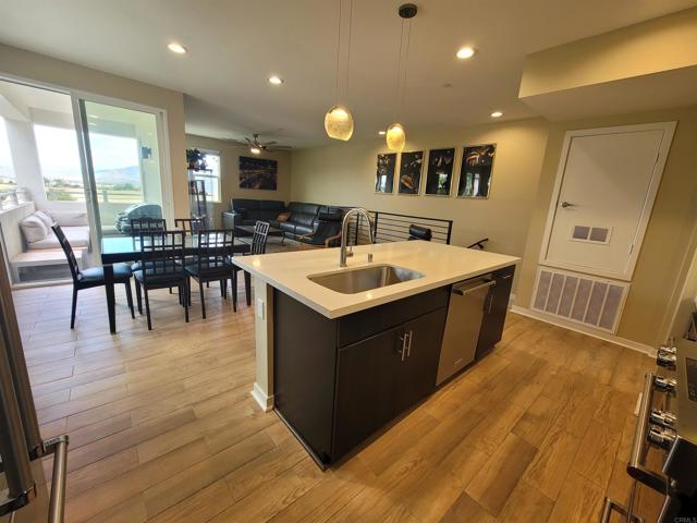 Detail Gallery Image 3 of 61 For 2072 Tango Loop #2,  Chula Vista,  CA 91915 - 4 Beds | 3 Baths