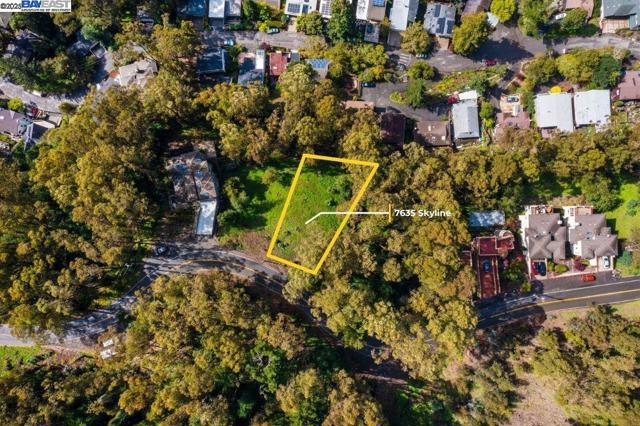 7635 Skyline Blvd, Oakland CA: https://media.crmls.org/mediaz/395eafa5-56c6-4522-bbd7-bffab250fe00.jpg