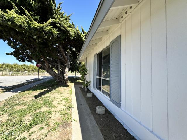 6368 Hunter Street, Ventura CA: https://media.crmls.org/mediaz/395f3962-9a8e-4a43-abba-9565c1bfbe46.jpg