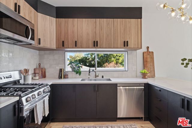 10821 Hartsook Street, North Hollywood CA: https://media.crmls.org/mediaz/395f3cf5-3daa-4074-b096-8d845cf8f599.jpg