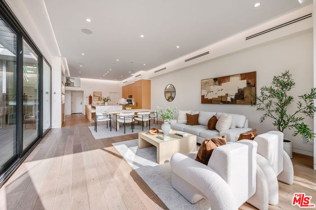 1620 Electric Avenue, Venice CA: https://media.crmls.org/mediaz/395f4a43-ad23-488f-a9d7-2abbe8abc94e.jpg