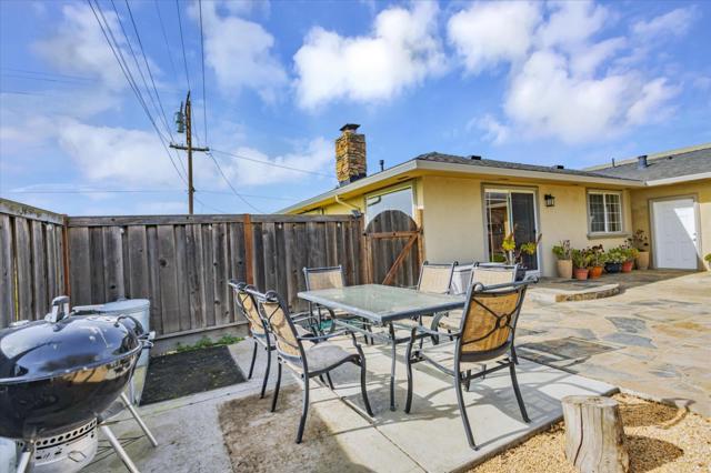 1204 Shore Road, Hollister CA: https://media.crmls.org/mediaz/395f80e9-67b8-4767-a0c1-73f4769b16d1.jpg