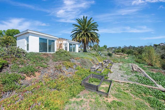 1761 Winterwarm Dr, Fallbrook CA: https://media.crmls.org/mediaz/395f88a2-da2f-4b28-a6f5-9775abff8931.jpg