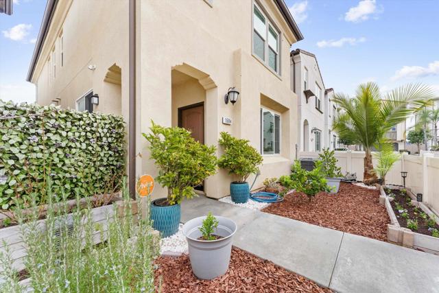 Detail Gallery Image 5 of 45 For 1684 W Trapezoid Dr, Anaheim,  CA 92802 - 3 Beds | 2/1 Baths