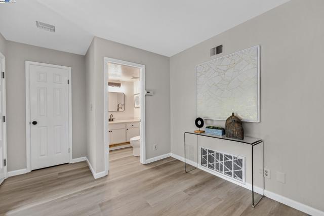 1014 Ironwood Rd, Alameda CA: https://media.crmls.org/mediaz/39601a25-261e-48de-a21d-4b531fff3f3e.jpg