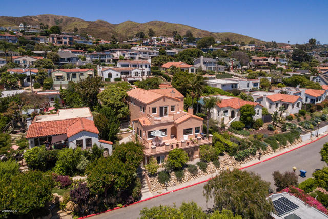 2167 Palomar Avenue, Ventura CA: https://media.crmls.org/mediaz/39606ee6-4a54-4348-b396-20e0d176139d.jpg