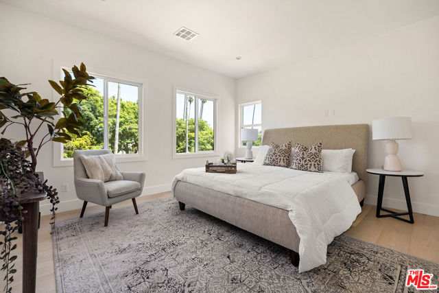 4308 Victoria Park Drive, Los Angeles CA: https://media.crmls.org/mediaz/39607f68-bc56-4819-8544-c2c5d2321690.jpg
