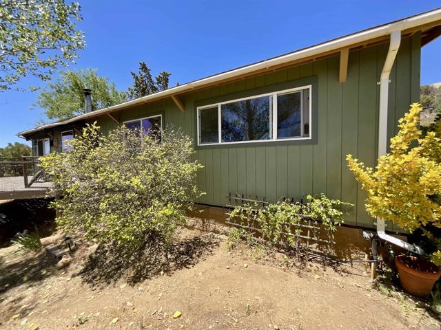 38281 Western Hills Drive, Anza CA: https://media.crmls.org/mediaz/39618f82-774c-4e40-809b-e28b0b9ab4e4.jpg